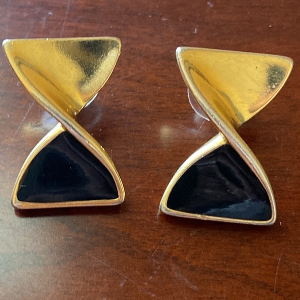 VINTAGE AVON HOURGLASS ENAMEL & GOLD TONE POST PIERCED EARRINGS